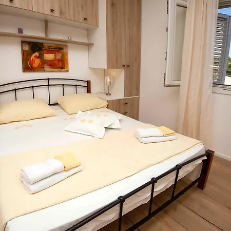 Holiday home - Sibenik Riviera 7177 Brnjica